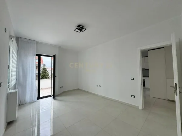 Tirane, jepet me qera apartament 2+1+Ballkon Kati 1, 100 m² 550 € (Sauk i Ri)