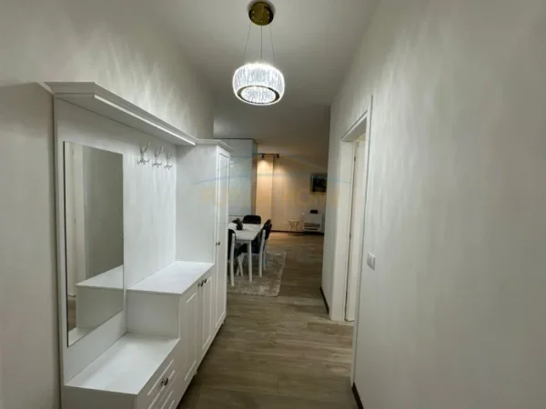 Tirane, jepet me qera apartament 2+1+Ballkon Kati 1, 111 m² 850 € (Liqeni i Thate)