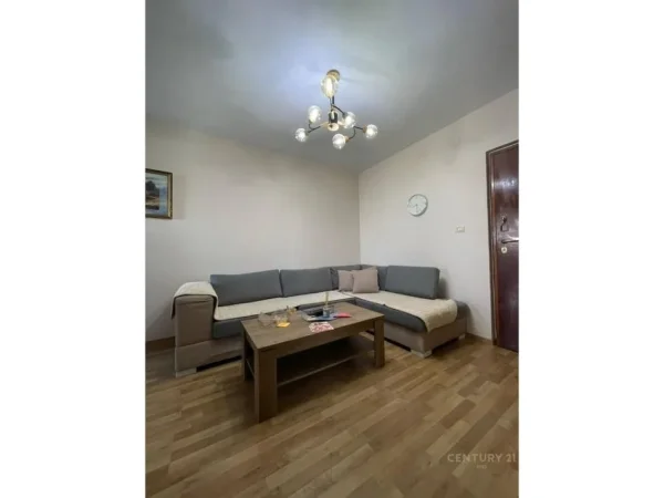 Tirane, jepet me qera apartament 2+1 Kati 4, 80 m² 550 € 