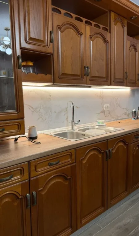 Tirane, jepet me qera Vile 2+1 Kati 1, 100 m² 700 € (Tek Rruga Siri Kodra, ish Frigoriferi Tiranë)