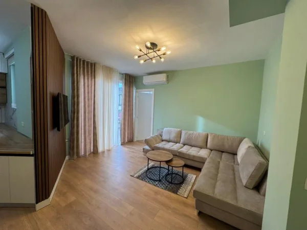 Tirane, jepet me qera 3+1 Kati 6, 1.500 € 