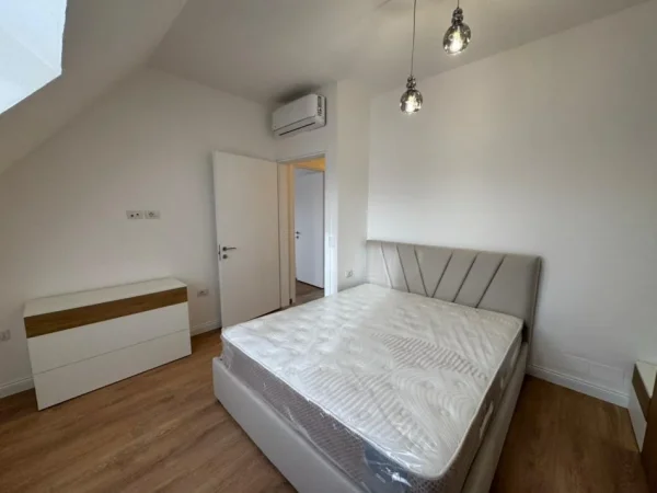 Tirane, jepet me qera 3+1 Kati 6, 1.500 € 