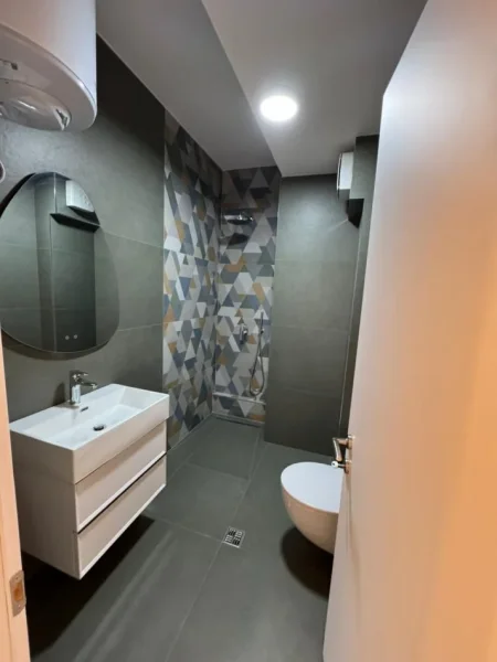 Tirane, jepet me qera 3+1 Kati 6, 1.500 € 