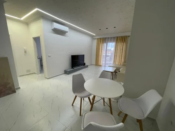 Tirane, jepet me qera apartament 1+1 Kati 1, 80 m² 650 € (Zogu i Zi)