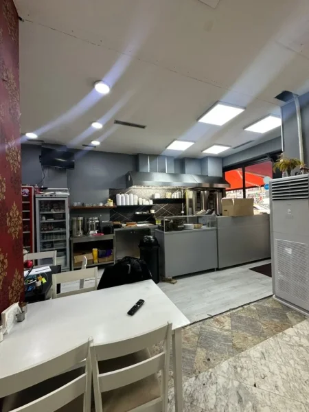 Tirane, jepet me qera ambjent biznesi Kati 0, 80 m² 6.100 € (21 Dhjetori)