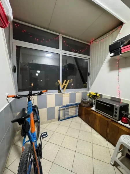 Tirane, jepet me qera apartament 2+1+Ballkon Kati 4, 90 m² 650 € (KOMUNA E PARISIT)