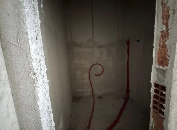 Tirane, shitet dyqan Kati 0, 75 m² (Rruga e Durresit)