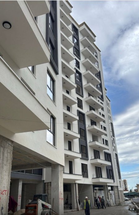 Tirane, shitet dyqan Kati 0, 75 m² (Rruga e Durresit)