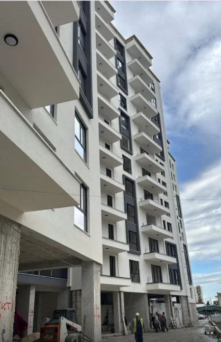 Tirane, shitet dyqan Kati 0, 75 m² (Rruga e Durresit)