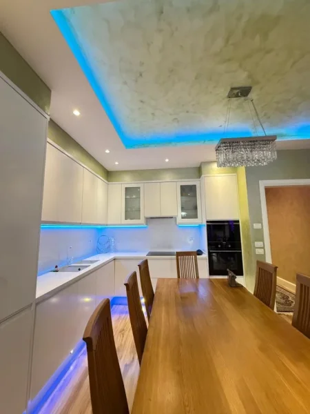 Tirane, jepet me qera apartament 2+1 , 113 m² 900 € (Green City)