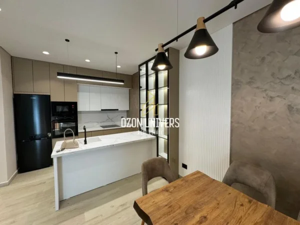 Tirane, jepet me qera apartament 2+1+Ballkon Kati 1, 125 m² 1.600 € (Teg)