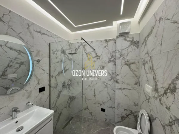 Tirane, jepet me qera apartament 2+1+Ballkon Kati 1, 125 m² 1.600 € (Teg)