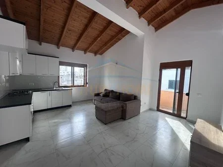 Durres, jepet me qera apartament 2+1+Ballkon Kati 3, 70 m² 280 € (Prane Stadiumit)