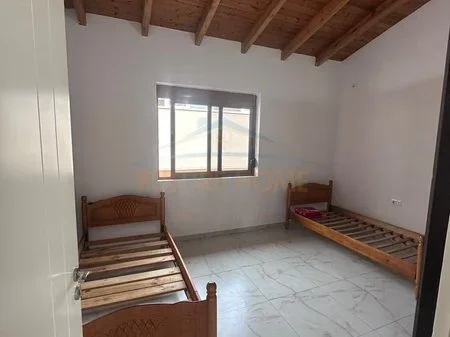 Durres, jepet me qera apartament 2+1+Ballkon Kati 3, 70 m² 280 € (Prane Stadiumit)