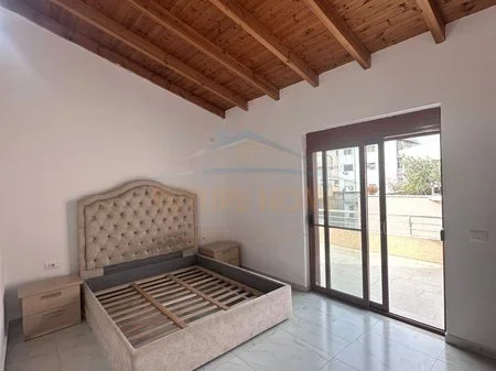 Durres, jepet me qera apartament 2+1+Ballkon Kati 3, 70 m² 280 € (Prane Stadiumit)