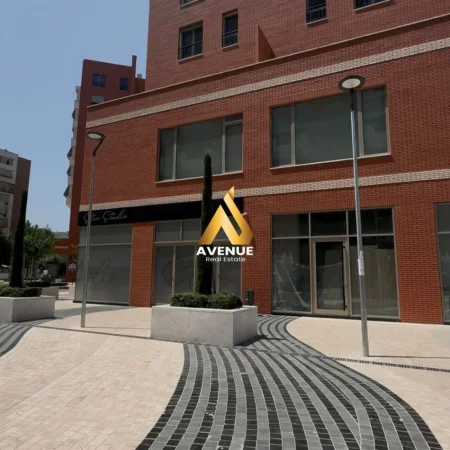 Tirane, jepet me qera apartament 1+1+Ballkon Kati 5, 75 m² 1.000 € (KOMPLEKSI DELIJORGJI)