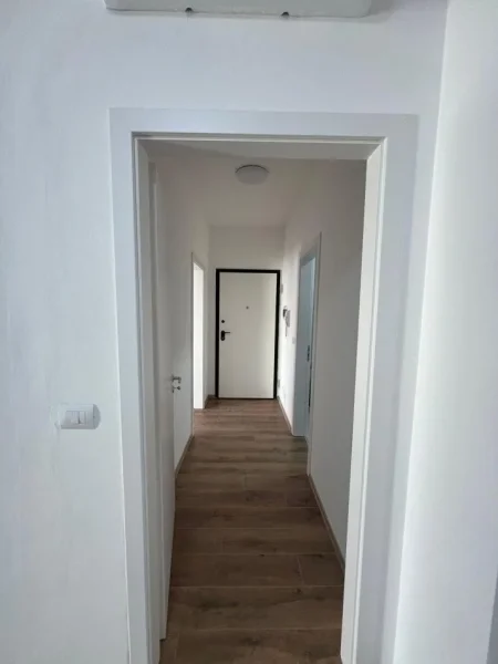 Tirane, jepet me qera zyre Kati 2, 60 m² 