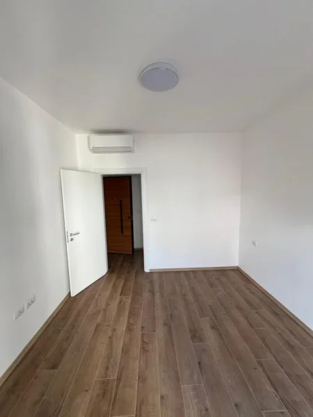 Tirane, jepet me qera zyre Kati 2, 60 m² 