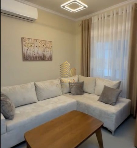 Tirane, jepet me qera apartament 1+1 Kati 1, 55 m² 400 € (Laprake)