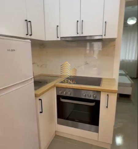Tirane, jepet me qera apartament 1+1 Kati 1, 55 m² 400 € (Laprake)