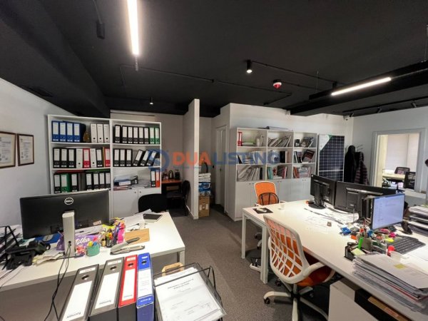 Tirane, jepet me qera zyre , 72 m² 1.100 € (Pazari i Ri)