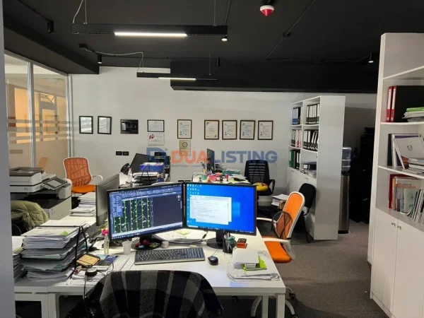 Tirane, jepet me qera zyre , 72 m² 1.100 € (Pazari i Ri)