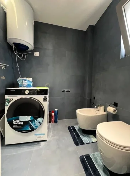 Tirane, jepet me qera apartament 2+1 Kati 2, 77 m² 800 € (PAZARI I RI)