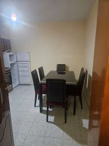 Tirane, jepet me qera apartament 1+1+Aneks Kati 4, 53 m² 400 € (21 dhjetori , rruga e kavajes)