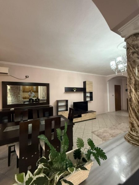 Tirane, jepet me qera apartament 2+1 Kati 3, 110 m² 650 € (Komuna e Parisit)