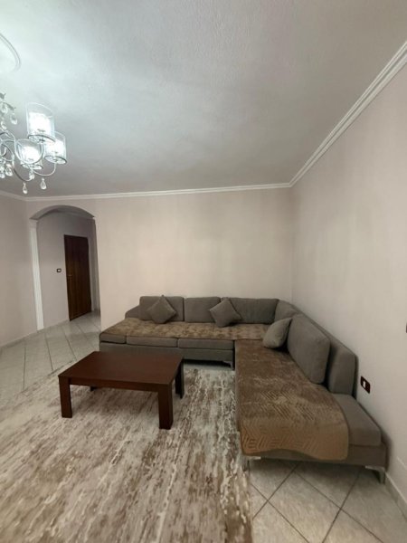 Tirane, jepet me qera apartament 2+1 Kati 3, 110 m² 650 € (Komuna e Parisit)