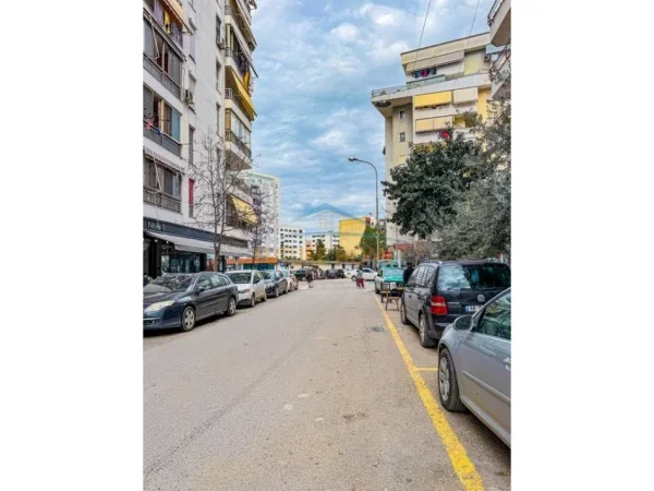 Tirane, shes ambjent biznesi Kati 0, 48 m² 130.000 € (Yzberisht, Nela 6)