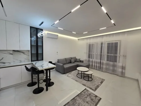 Tirane, jepet me qera apartament 1+1+Ballkon Kati 10, 78 m² 700 € (Zogu i Zi)