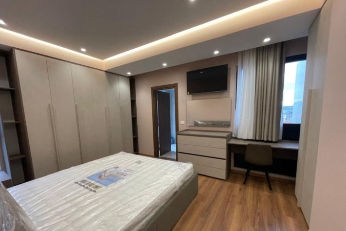 Tirane, jepet me qera apartament 2+1+Ballkon Kati 9, 100 m² 850 € (FARMACIA 10)