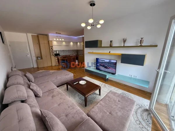 Tirane, jepet me qera apartament 2+1 , 110 m² 1.000 € (Kopshti Botanik)