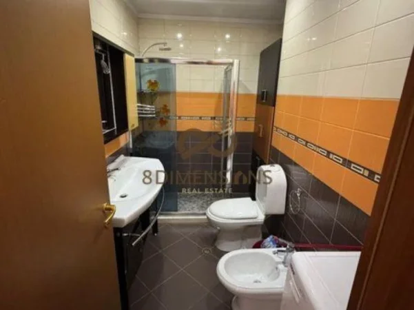 Tirane, jepet me qera apartament 2+1 Kati 8, 105 m² 800 € (selvia)