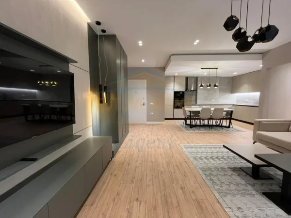 Tirane, jepet me qera apartament 2+1+Ballkon Kati 3, 107 m² 1.100 € 