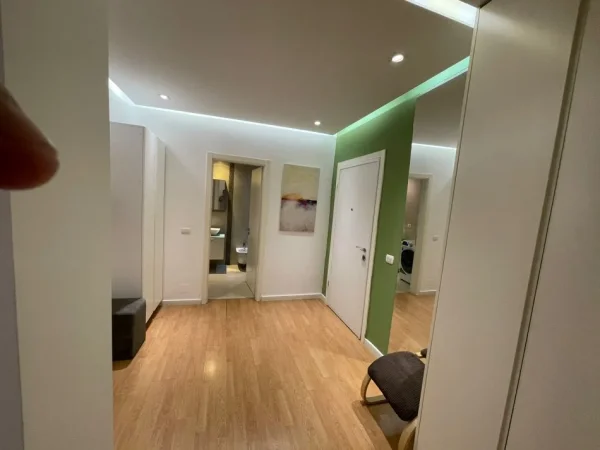 Tirane, jepet me qera 2+1+Ballkon Kati 1, 200 m² 1.000 € (Prane Kristal)