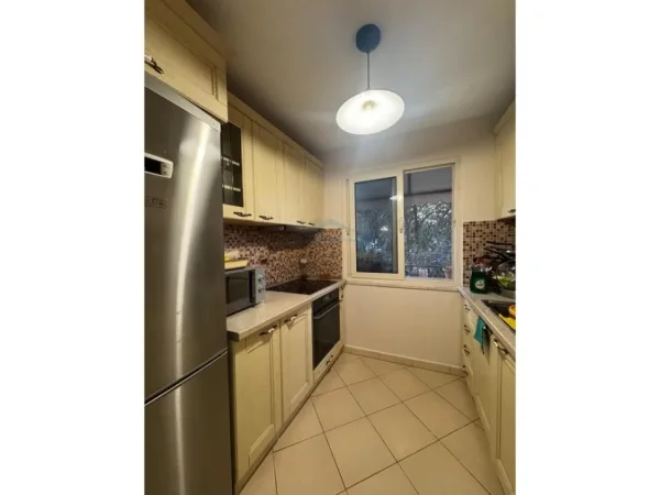 Tirane, jepet me qera apartament 2+1 Kati 3, 80 m² 700 € (RRUGA E DURRESIT)