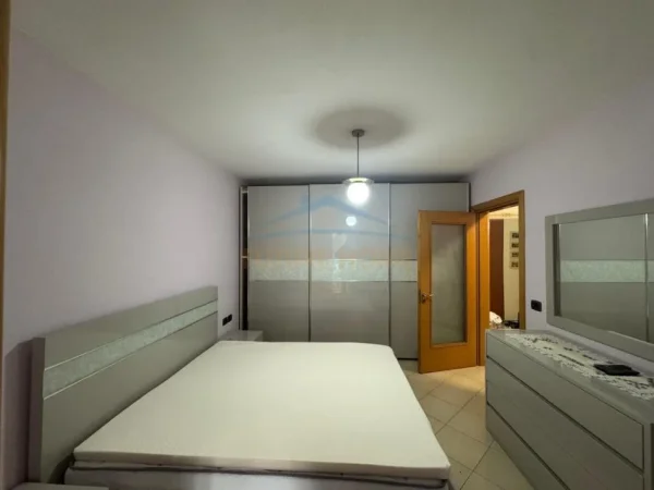 Tirane, jepet me qera apartament 2+1 Kati 3, 80 m² 700 € (RRUGA E DURRESIT)