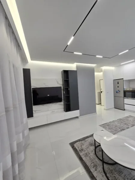 Tirane, jepet me qera apartament 1+1 , 78 m² 700 € 