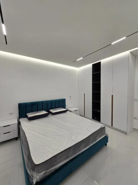 Tirane, jepet me qera apartament 1+1 , 78 m² 700 € 