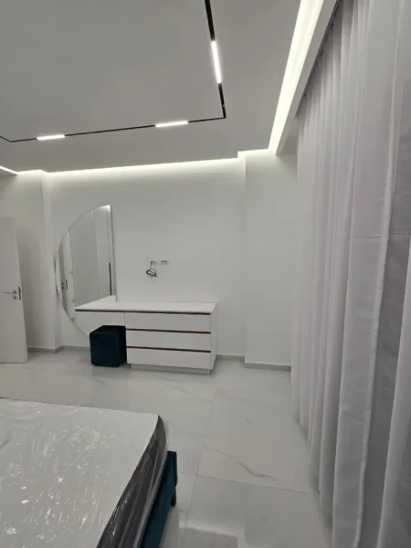 Tirane, jepet me qera apartament 1+1 , 78 m² 700 € 