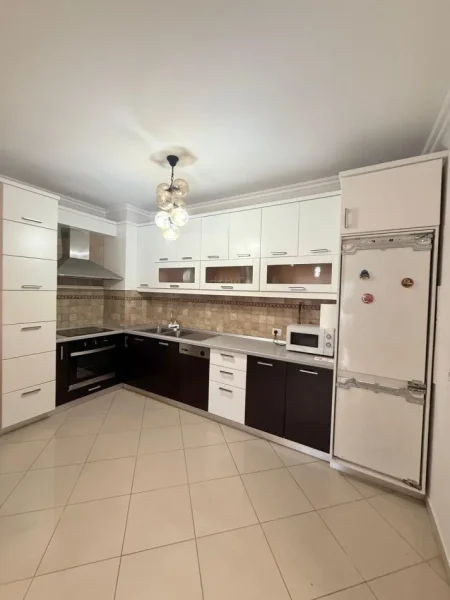 Tirane, jepet me qera apartament 1+1 Kati 3, 85 m² 600 € (LIQENI I THATE)