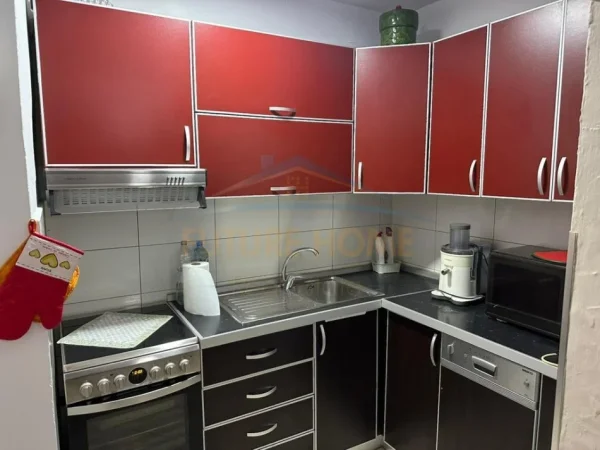 Tirane, jepet me qera apartament 2+1+Ballkon Kati 5, 73 m² 500 € (Porcelan, Tiranë)