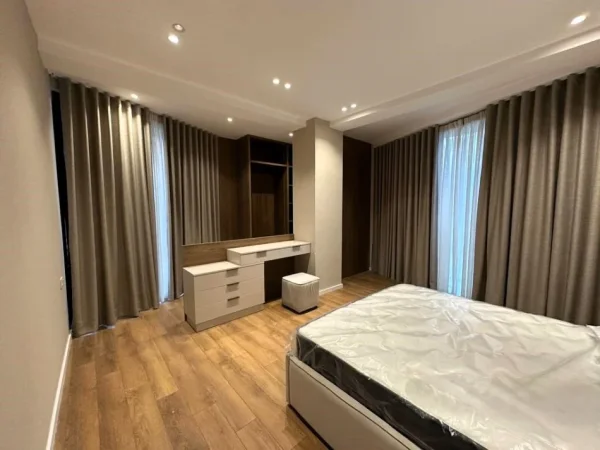 Tirane, jepet me qera apartament 2+1 Kati 9, 104 m² 1.200 € (Golden Tower Residence)