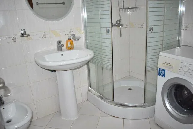 Tirane, jepet me qera apartament 2+1 Kati 4, 70 m² 600 € (Rruga Mine Peza.)