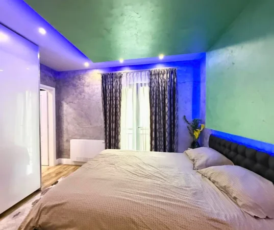 Tirane, jepet me qera apartament 2+1+Ballkon Kati 3, 900 € (Green City)