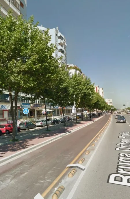 Tirane, shitet dyqan Kati 0, 54 m² 220.000 € (LAPRAKE)