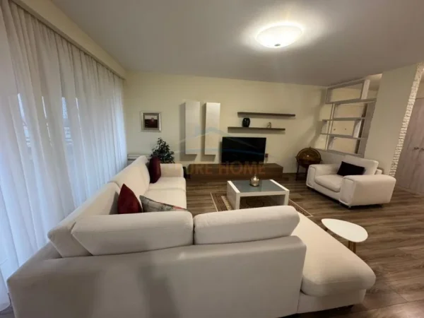 Tirane, jepet me qera apartament 2+1 Kati 2, 130 m² 1.500 € (Long Hill Rezidence)
