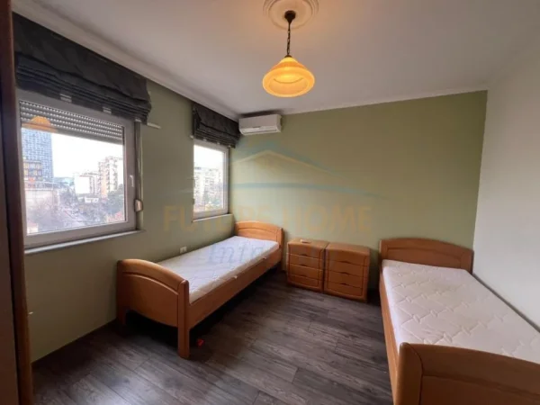 Tirane, jepet me qera apartament 2+1+Ballkon Kati 6, 103 m² 1.100 € 